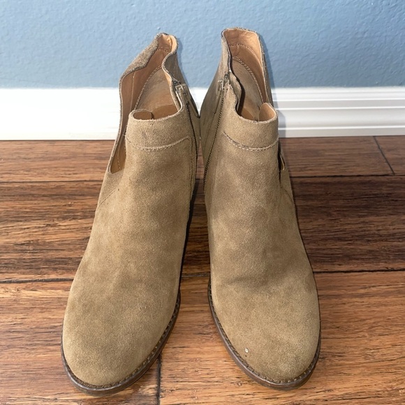 Olive taupe suede leather booties ankle boots heels - Picture 7 of 12